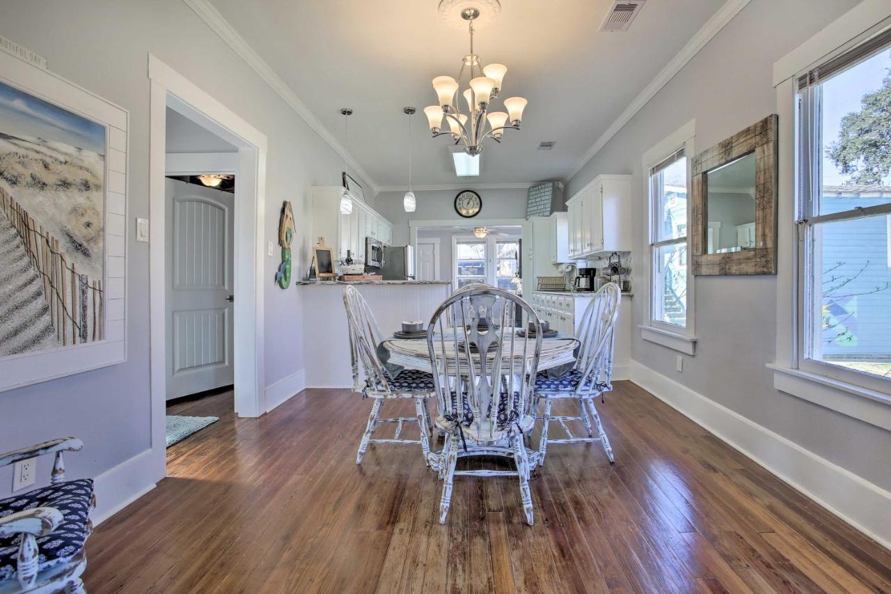 Cozy Beach Bungalow Near Galveston Seawall And Pier Buitenkant foto