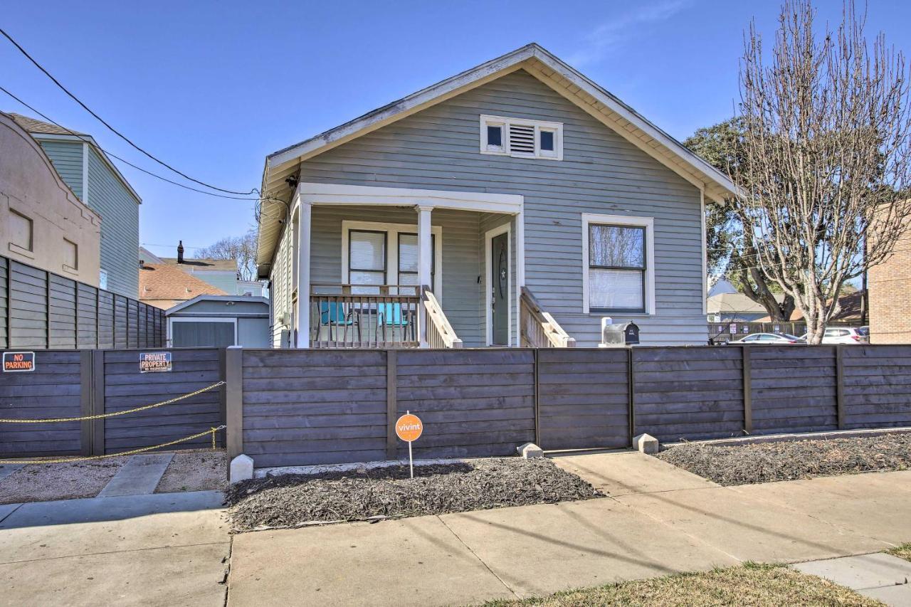 Cozy Beach Bungalow Near Galveston Seawall And Pier Buitenkant foto